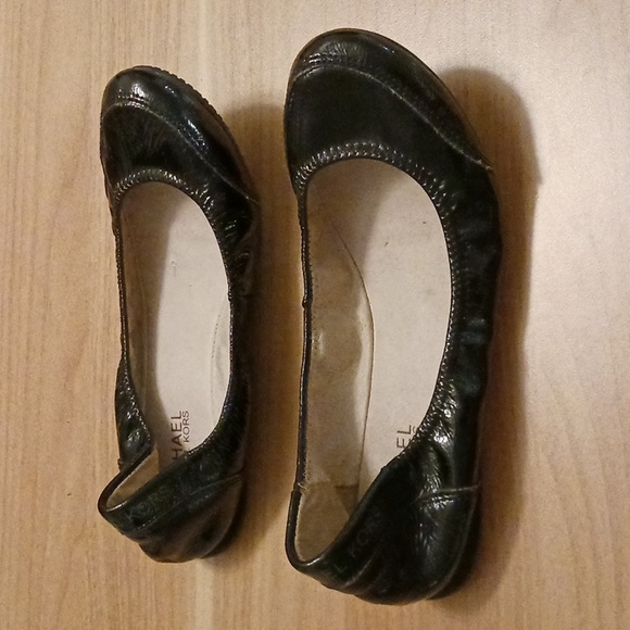 MICHAEL Michael Kors Black Patent Leather Ballet Flats in Size 7M - Picture 3 of 6